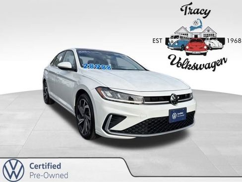 Certified 2025 Volkswagen Jetta SEL image 1