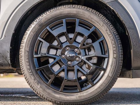 Used 2022 Kia Telluride SX w/ SX Prestige Package image 9