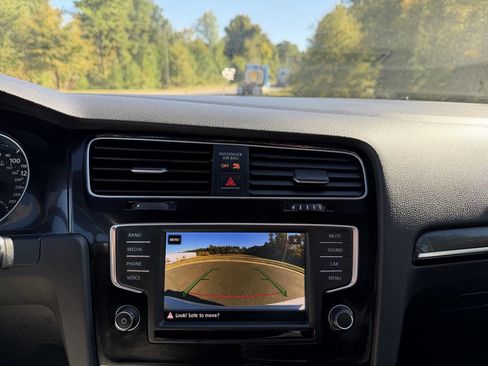 Used 2017 Volkswagen GTI SE image 23