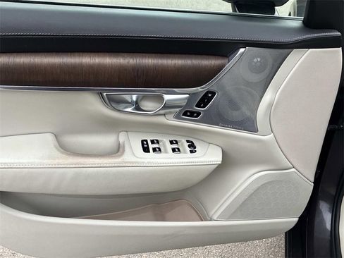 Used 2021 Volvo S90 T6 Inscription image 25