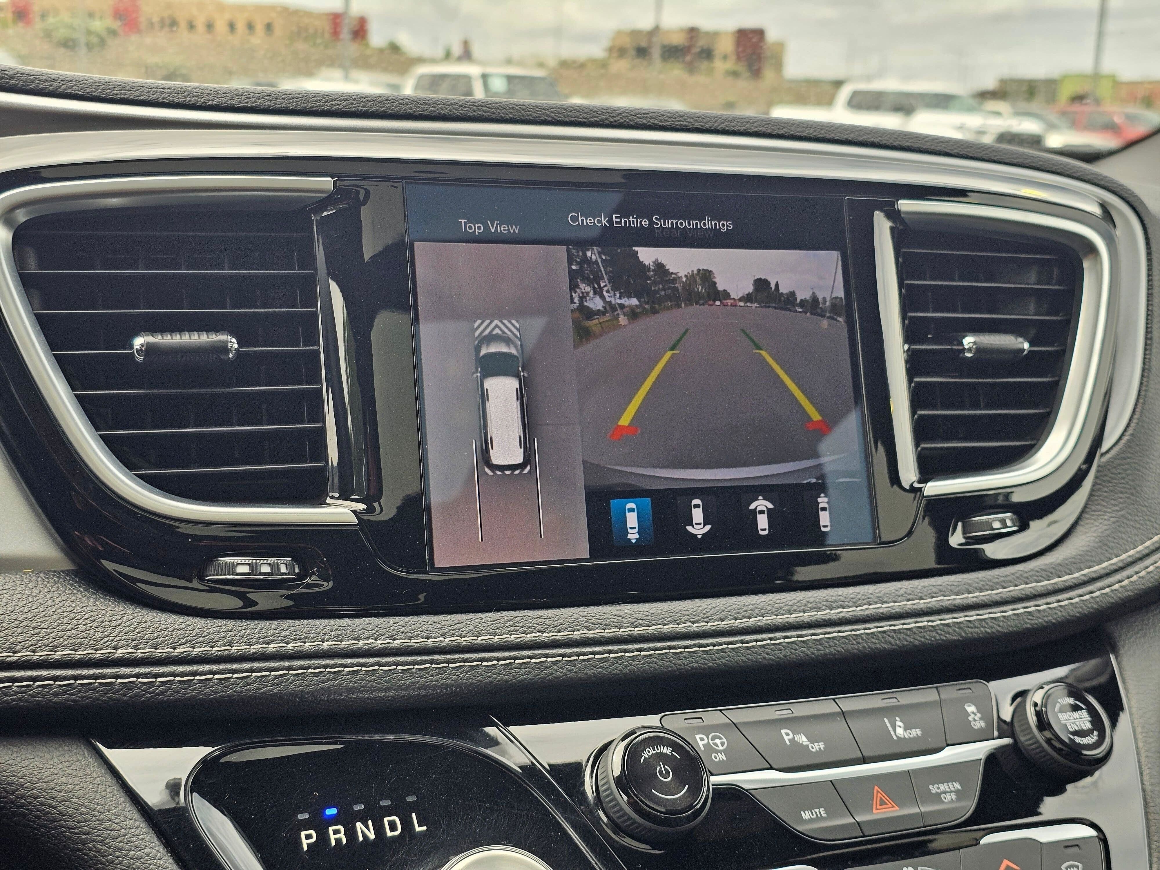 Used 2019 Chrysler Pacifica Limited w/ Advanced Safetytec Group FWD image 24