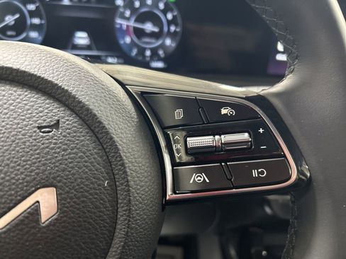 Certified 2025 Kia Seltos EX image 9