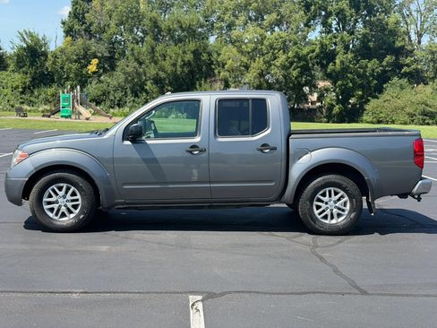 Used 2016 Nissan Frontier SV w/ Moonroof Package AWD/4WD image 3