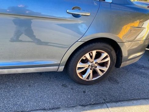 Used 2010 Ford Taurus SEL image 9