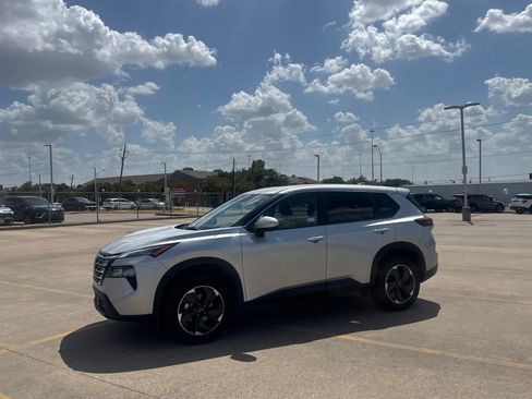 Certified 2025 Nissan Rogue SV FWD image 12