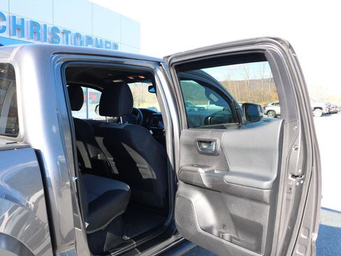 Used 2023 Toyota Tacoma TRD Sport image 17
