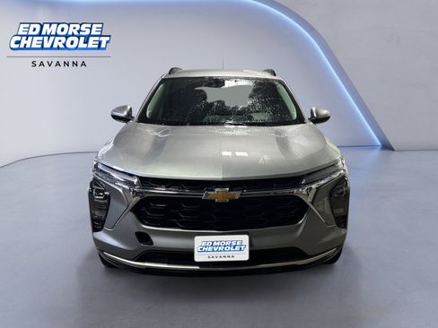 Used 2025 Chevrolet Trax LT w/ LT Convenience Package image 8