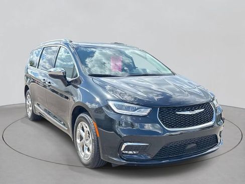 Used 2021 Chrysler Pacifica Limited AWD/4WD image 33