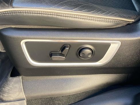Used 2023 RAM 1500 Laramie AWD/4WD image 16