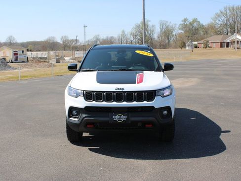 Used 2025 Jeep Compass Trailhawk AWD/4WD image 3