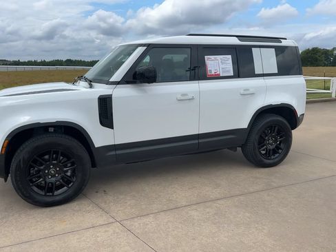 Used 2025 Land Rover Defender 110 S AWD/4WD image 4
