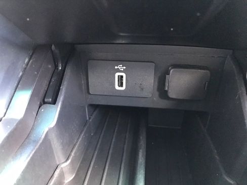 Used 2017 Ford Explorer Limited w/ Equipment Group 301A AWD/4WD image 31