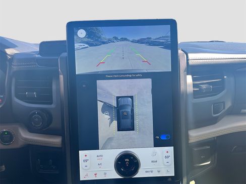 Used 2023 Ford Expedition Platinum image 14