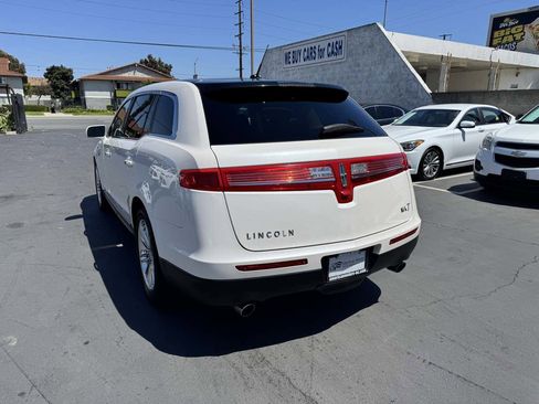 Used 2017 Lincoln MKT AWD w/ Technology Package image 2