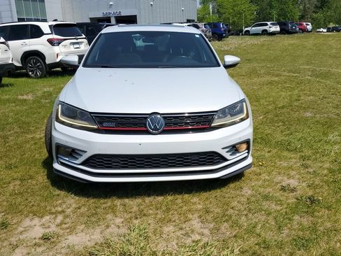 Used 2017 Volkswagen Jetta GLI FWD image 2
