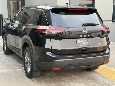 Used 2024 Nissan Rogue S AWD/4WD image 8