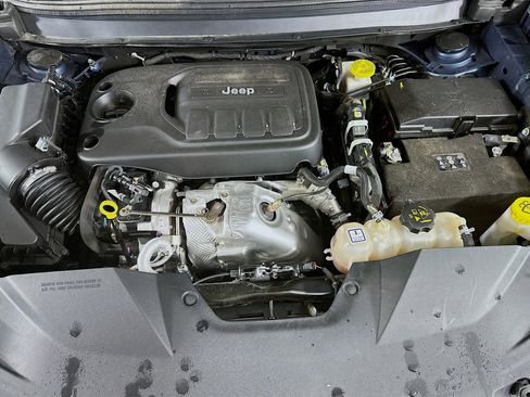 Used 2019 Jeep Cherokee Limited image 34