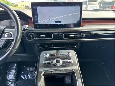 Used 2022 Lincoln Nautilus Reserve AWD/4WD image 19