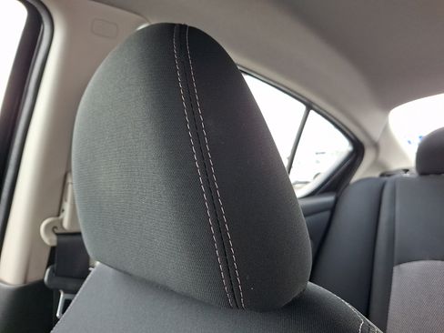 Used 2014 Nissan Versa SV FWD image 13