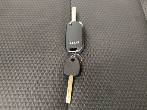 Used 2023 Kia Soul LX w/ Option Group 015 FWD image 32