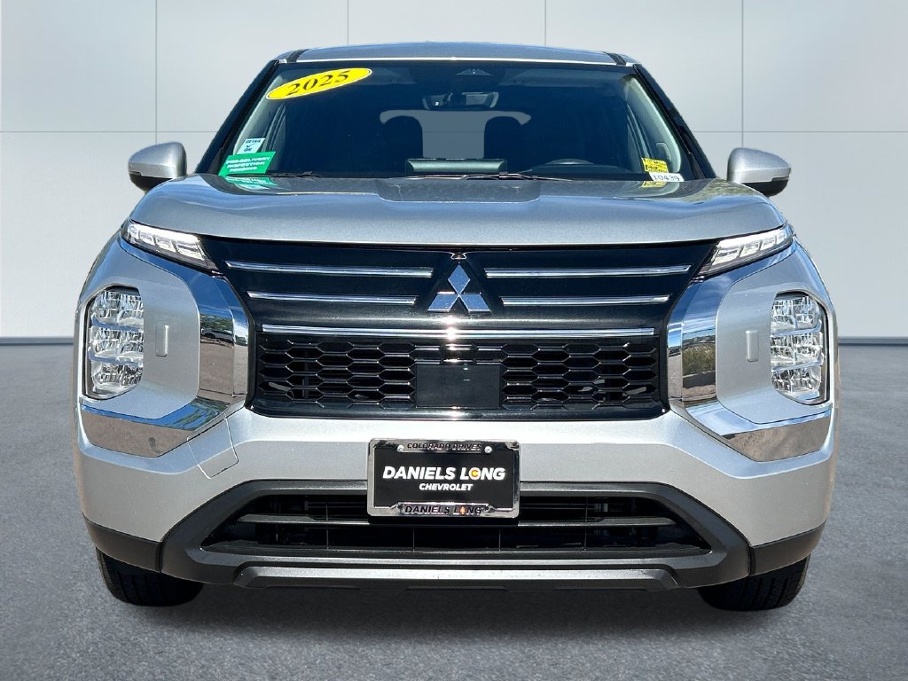 Used 2025 Mitsubishi Outlander ES AWD/4WD image 3