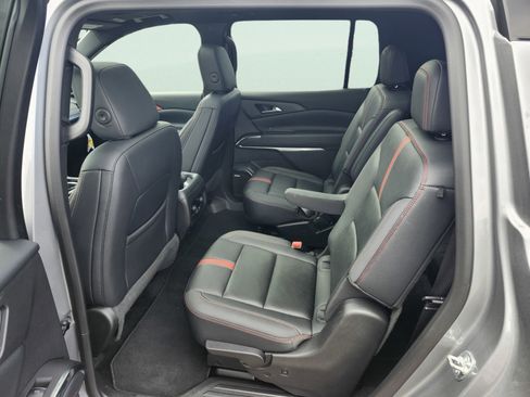 Used 2025 Chevrolet Traverse RS AWD/4WD image 26