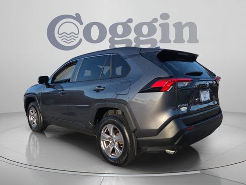 Used 2022 Toyota RAV4 XLE FWD image 3