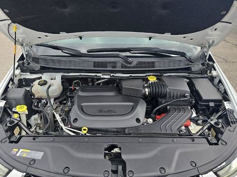Used 2024 Chrysler Pacifica Touring-L FWD image 29