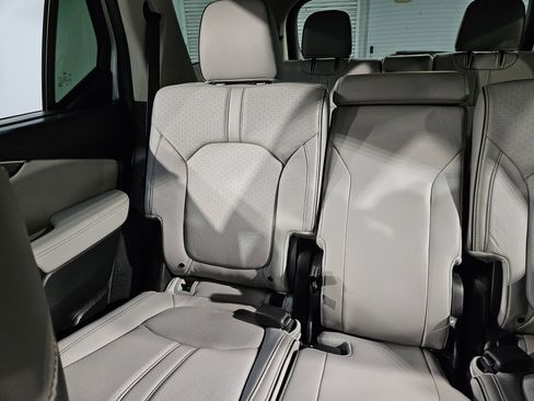 Used 2025 Honda Pilot Elite image 12