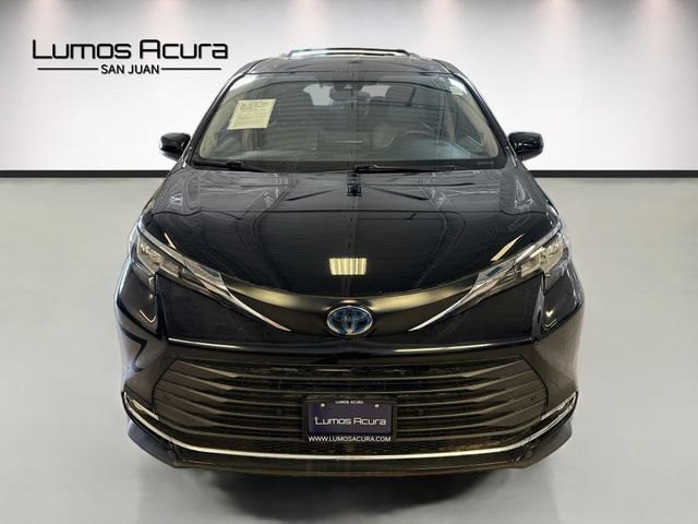 Used 2023 Toyota Sienna XLE w/ XLE Plus Package FWD image 2