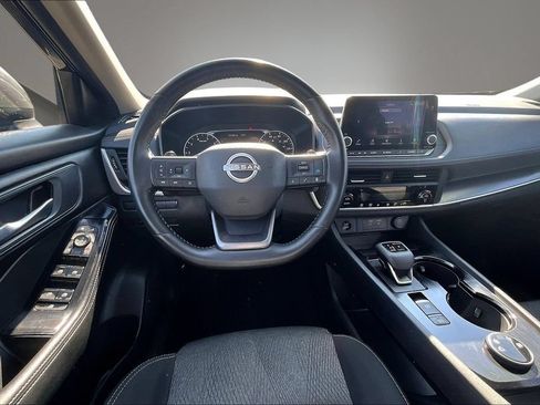 Used 2025 Nissan Rogue SV AWD/4WD image 8