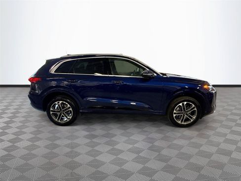 Certified 2025 Audi Q5 Premium w/ Convenience Package AWD/4WD image 8