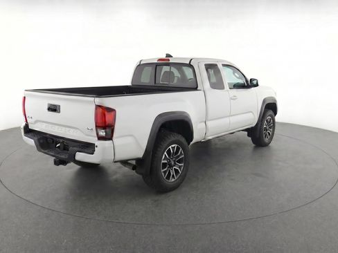 Certified 2023 Toyota Tacoma SR AWD/4WD image 4
