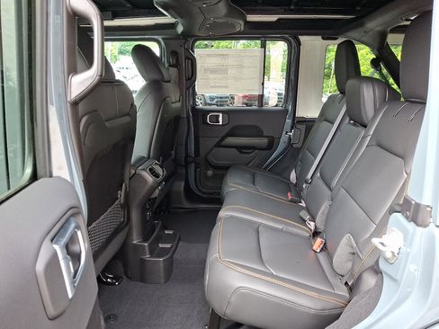 New 2026 Jeep Wrangler Unlimited Sahara AWD/4WD image 6