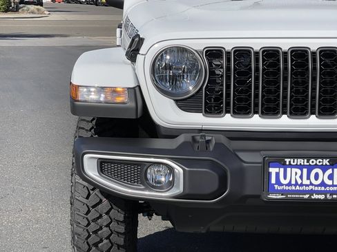 New 2025 Jeep Gladiator Sport image 5