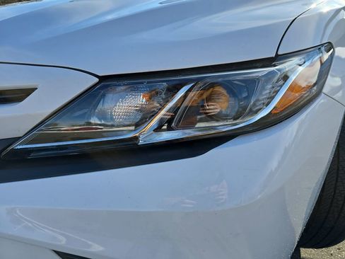 Certified 2020 Toyota Camry SE image 32