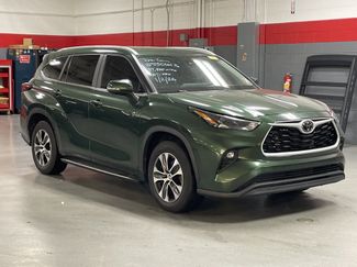Used 2023 Toyota Highlander XLE video 2