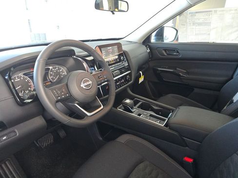 New 2025 Nissan Pathfinder SV w/ SV Premium Package image 10