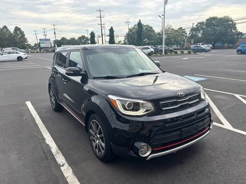 Used 2017 Kia Soul ! w/ Tech Package FWD image 3