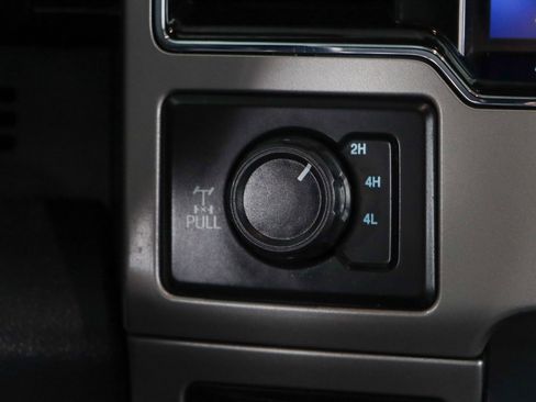 Used 2022 Ford F250 Lariat w/ Black Appearance Package image 23