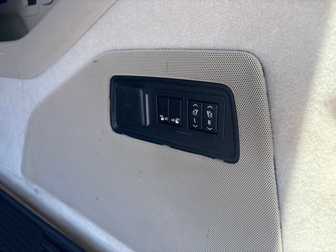 Used 2021 Cadillac Escalade ESV Premium Luxury w/ Driver Assist Tech Package AWD/4WD image 23