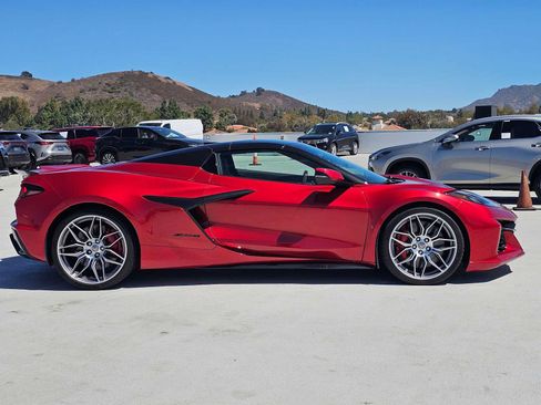 Used 2023 Chevrolet Corvette Stingray Convertible w/ Z51 Performance Package RWD image 37
