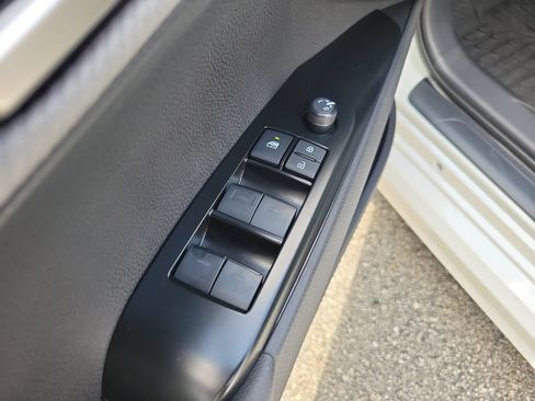 Used 2026 Toyota Camry SE FWD image 15