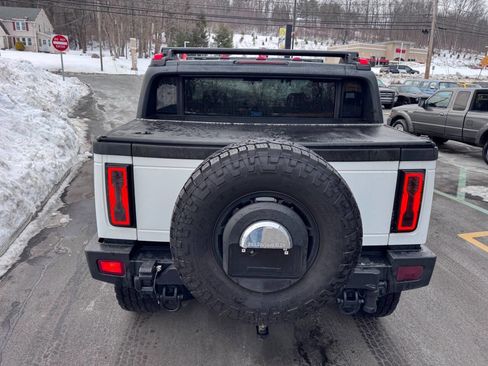 Used 2005 HUMMER H2 SUT w/ Preferred Equipment Group image 2