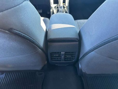 Used 2022 Toyota Corolla Cross LE w/ Moonroof Package image 16