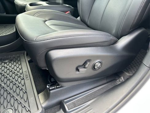 New 2025 Chrysler Voyager LX image 37