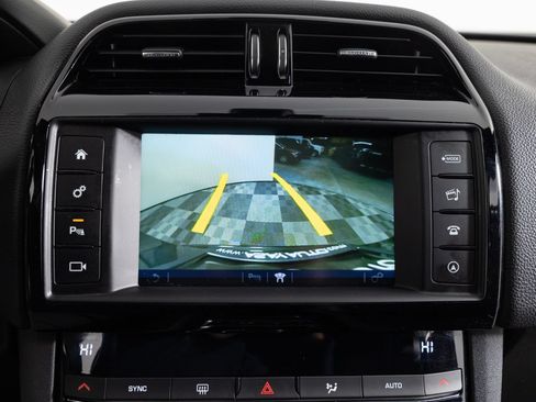 Used 2018 Jaguar F-PACE Premium AWD/4WD image 40