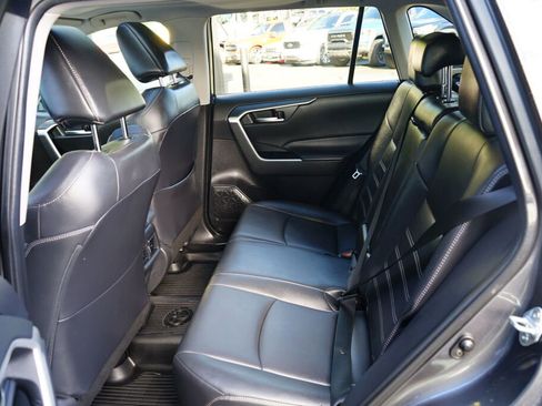 Used 2021 Toyota RAV4 XLE Premium image 11