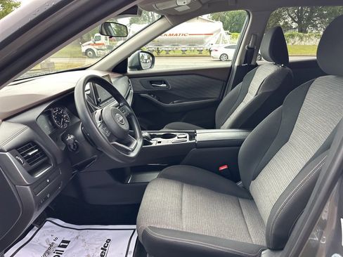 Used 2023 Nissan Rogue SV image 16