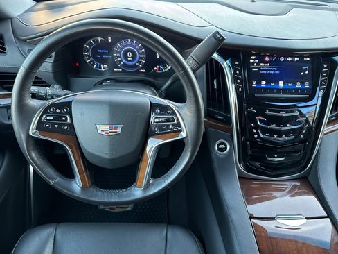 Used 2020 Cadillac Escalade ESV Luxury image 18